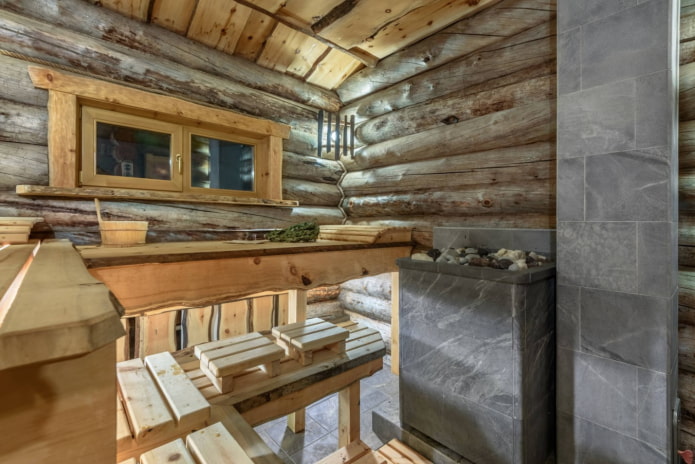 decorazione dello stabilimento balneare in tronchi