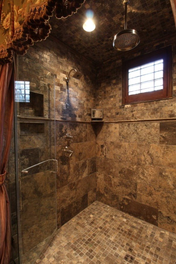 finitura del bagno in uno stabilimento balneare