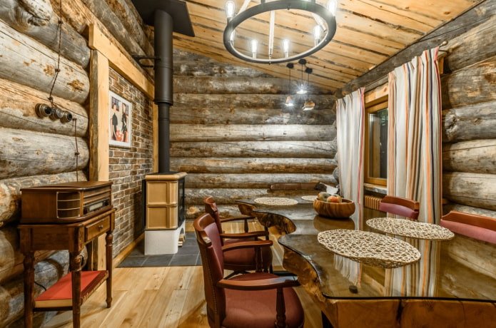 spogliatoio in una casa di tronchi