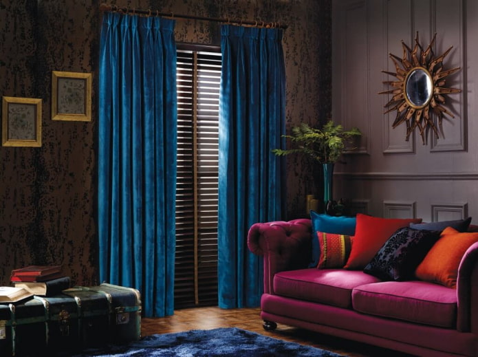 tende in velluto blu in interno