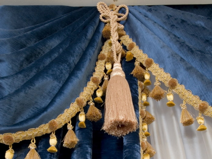 tende di velluto con nappe