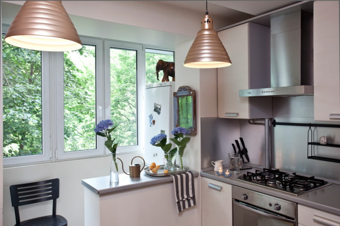 progetto di una piccola cucina combinata con una loggia