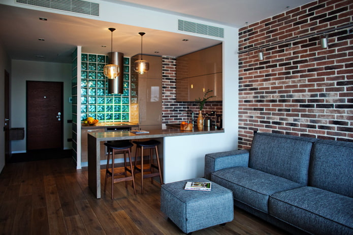 bancone da bar nell'ingresso in stile loft