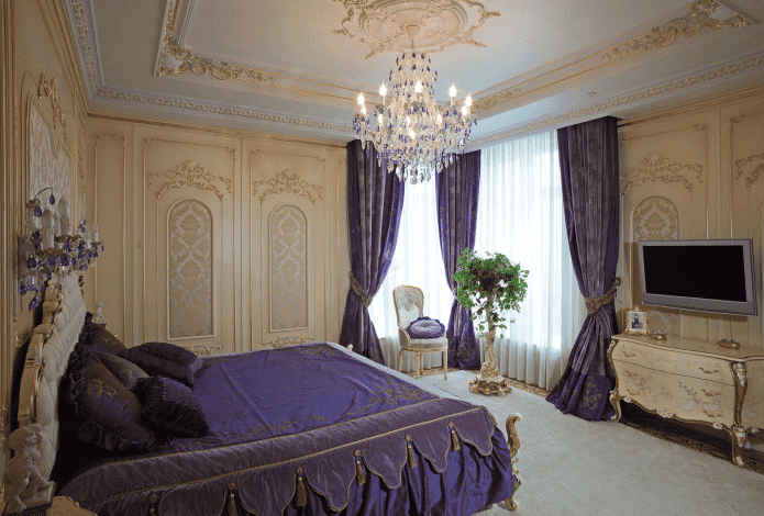 camera da letto viola-beige in stile barocco