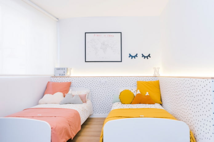 una combinazione di bianco con giallo e pesca