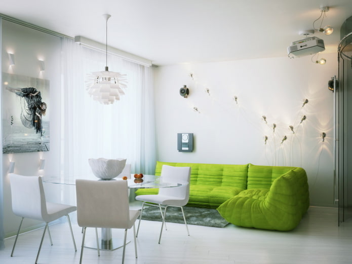 design degli interni del soggiorno nei toni del bianco