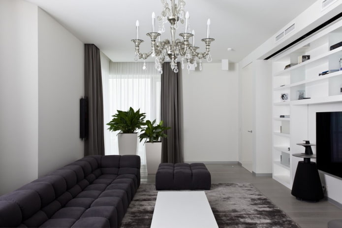 interno del soggiorno nei toni del bianco e del grigio