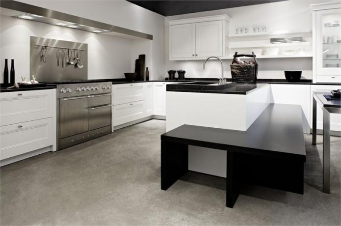 cucina bianca e nera in stile moderno