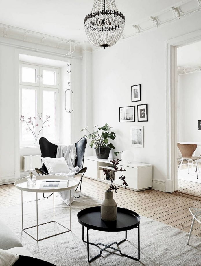 interno bianco in stile scandinavo