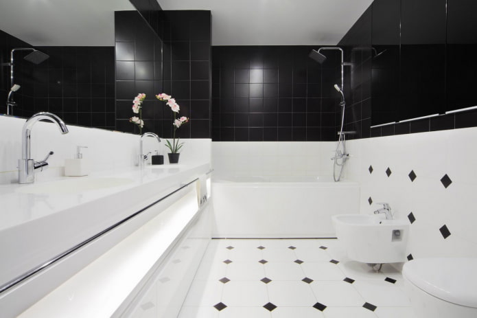 finitura piastrelle bianche e nere in bagno