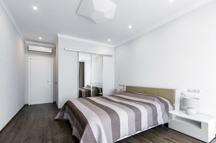 decorazione della camera da letto nei toni del bianco