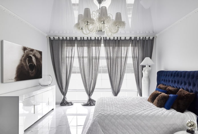 decorazione della camera da letto nei toni del bianco