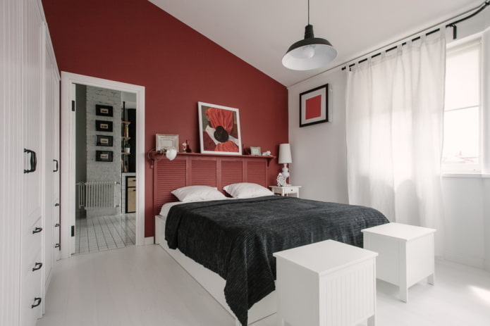 camera da letto bianca con accenti luminosi