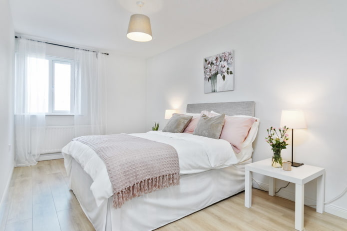 illuminazione all'interno della camera da letto nei toni del bianco