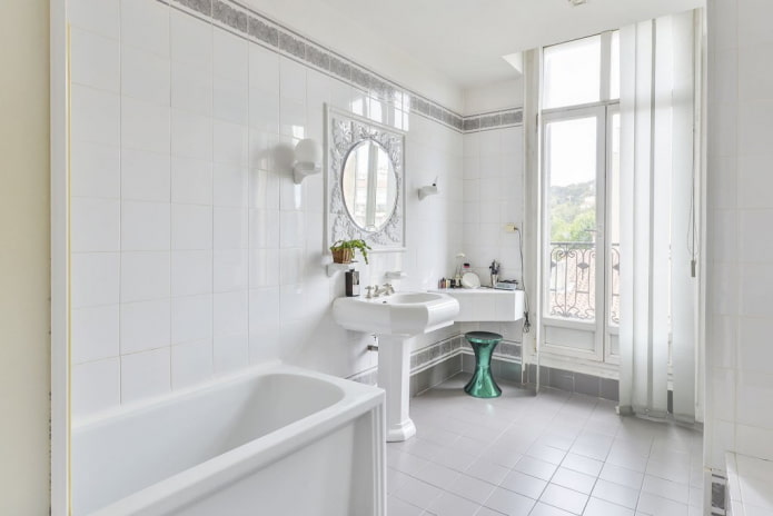 rifiniture per l'interno del bagno nei toni del bianco