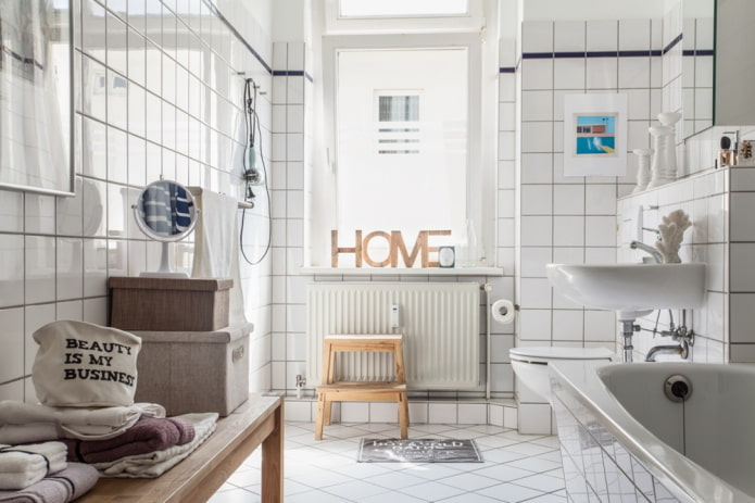 bagno bianco in stile scandinavo