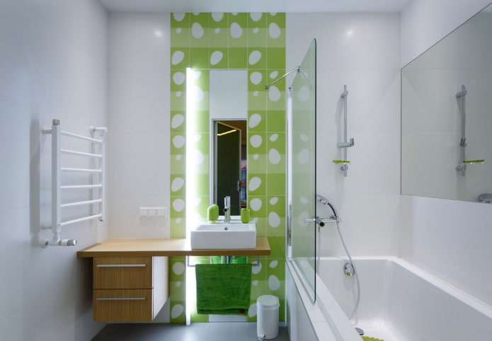 design degli interni del bagno nei toni del bianco