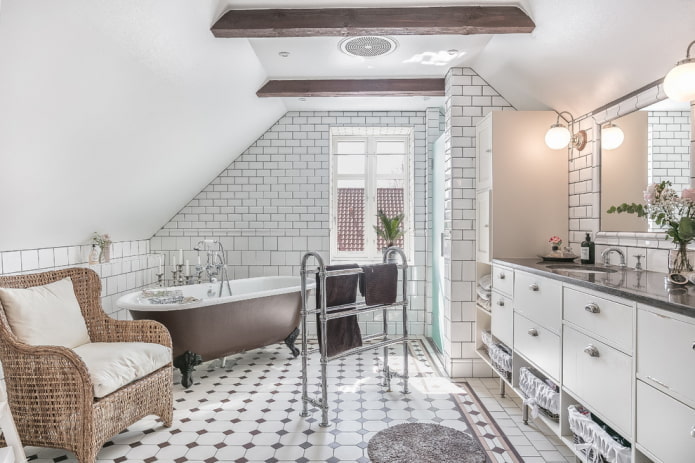 bagno bianco in stile provenzale