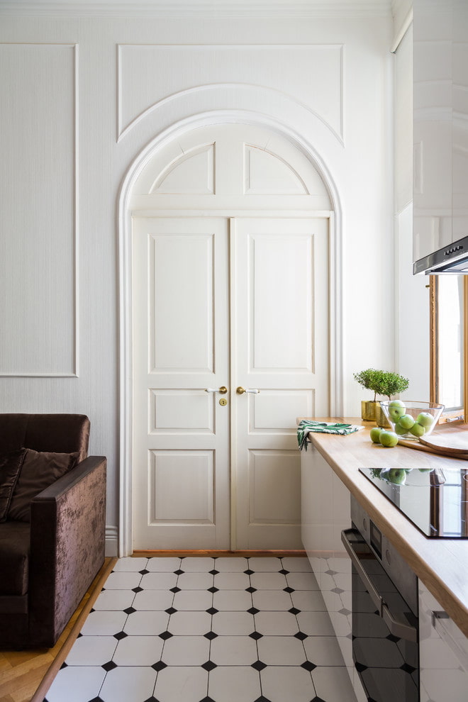 porte doppie bianche all'interno