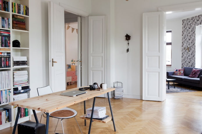 porte alte bianche all'interno