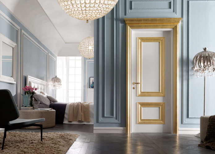 porte bianche e oro all'interno