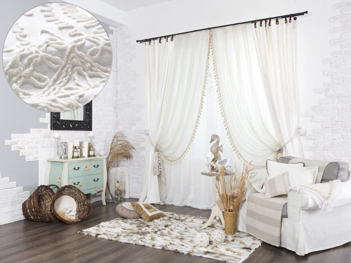 nappe su tende bianche