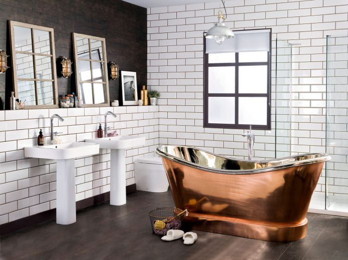 mattoni bianchi all'interno del bagno