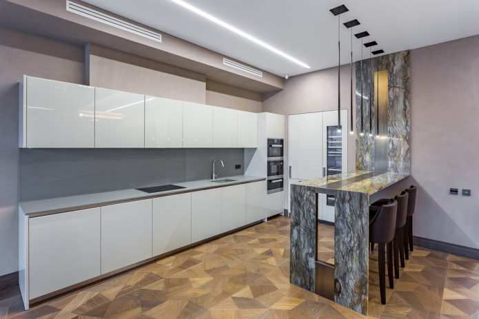 cucina bianca con bancone bar