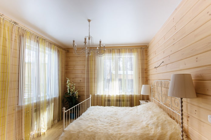 soffitto teso bianco in camera da letto