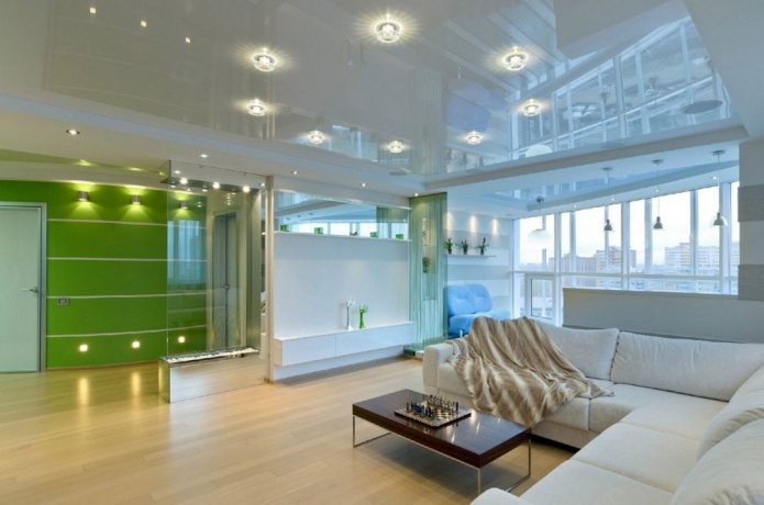illuminazione spot sul soffitto in interni