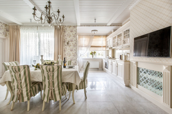 Soffitto in legno in stile provenzale