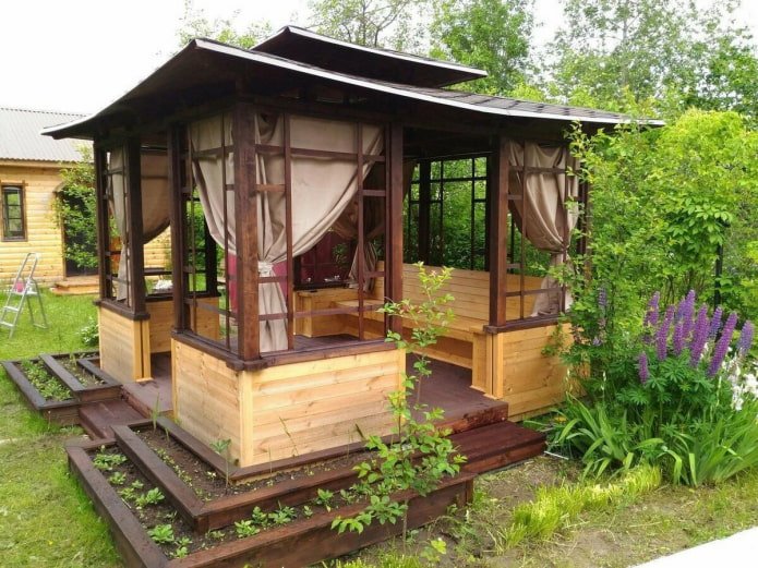 gazebo estivo in stile orientale