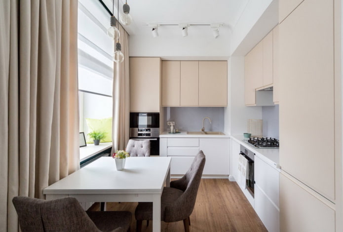 interno della cucina nei toni del bianco e del beige
