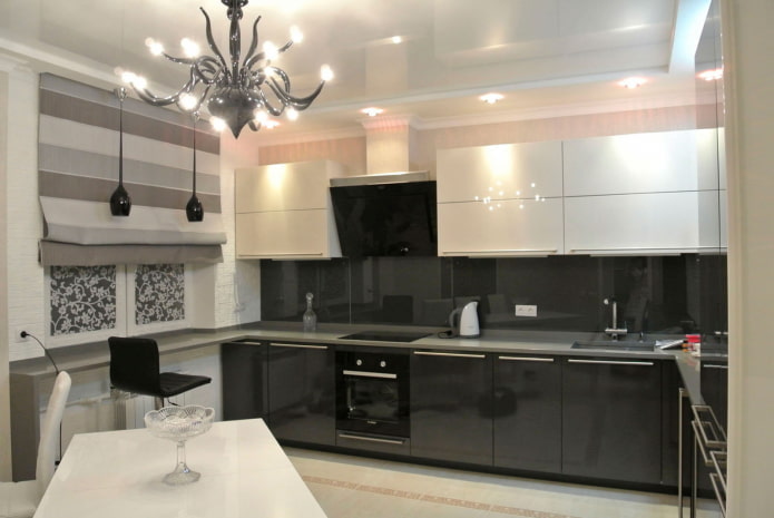 interno della cucina nei toni del beige e del nero