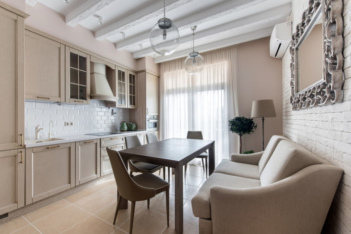 tende all'interno della cucina nei toni del beige