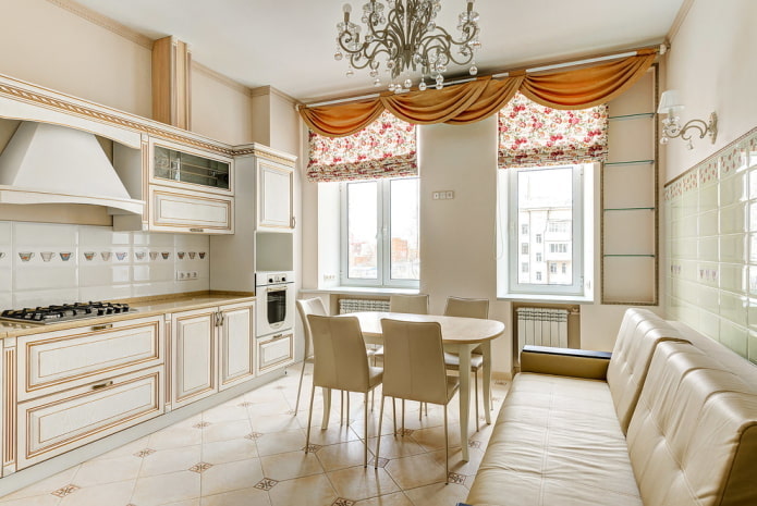 tende per l'interno della cucina nei toni del beige