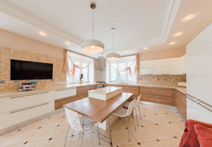 illuminazione e decorazioni per l'interno della cucina nei toni del beige