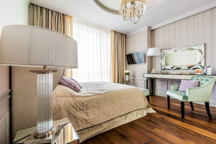 tende beige in camera da letto