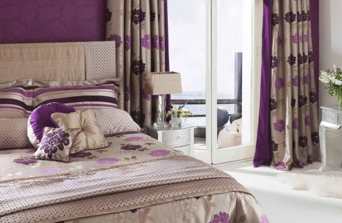 tende in raso beige con fiori lilla