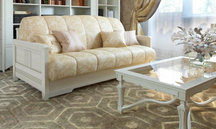 Divano beige e oro