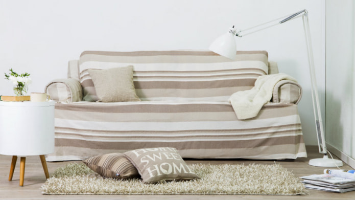Divano a righe beige