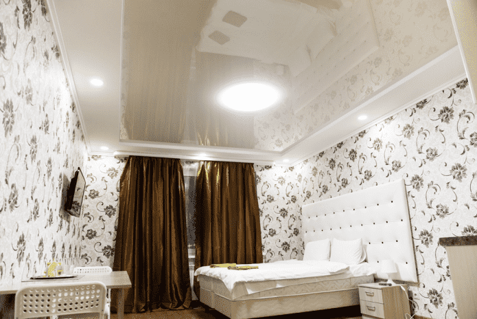 soffitto bianco e beige