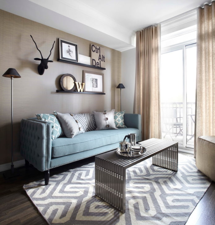 divano blu all'interno