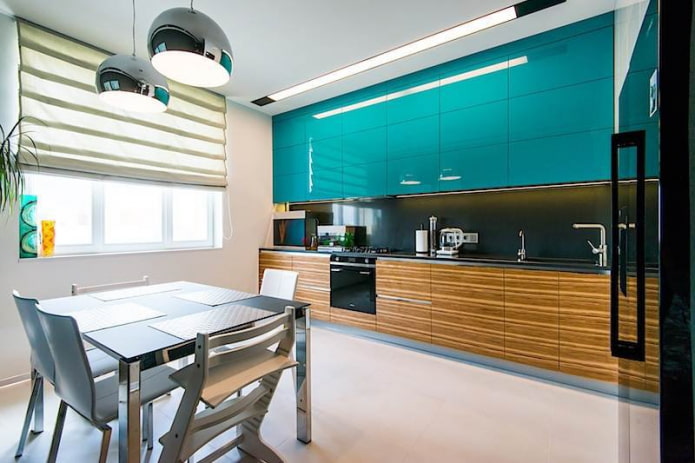 interno della cucina nei toni del turchese e del marrone