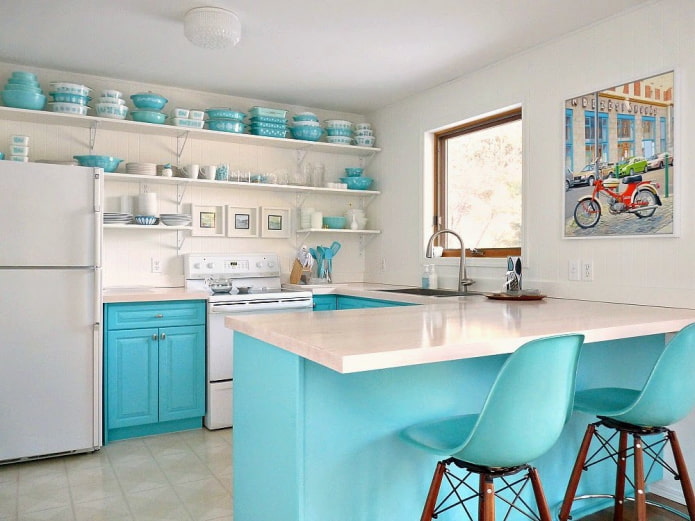 decorazioni e tessuti per l'interno di una cucina turchese