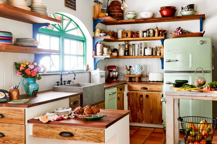cucina con facciate in legno
