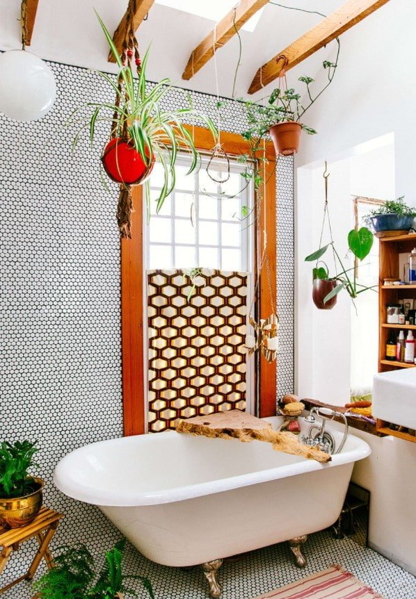 bagno in stile boho piante
