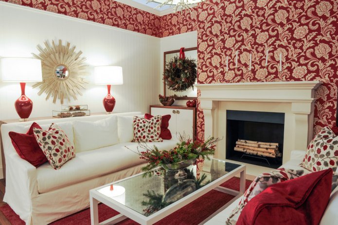 beige e bordeaux sulle pareti
