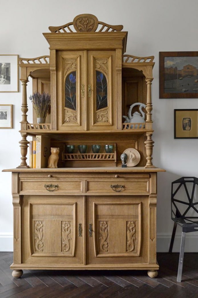 credenza in legno naturale
