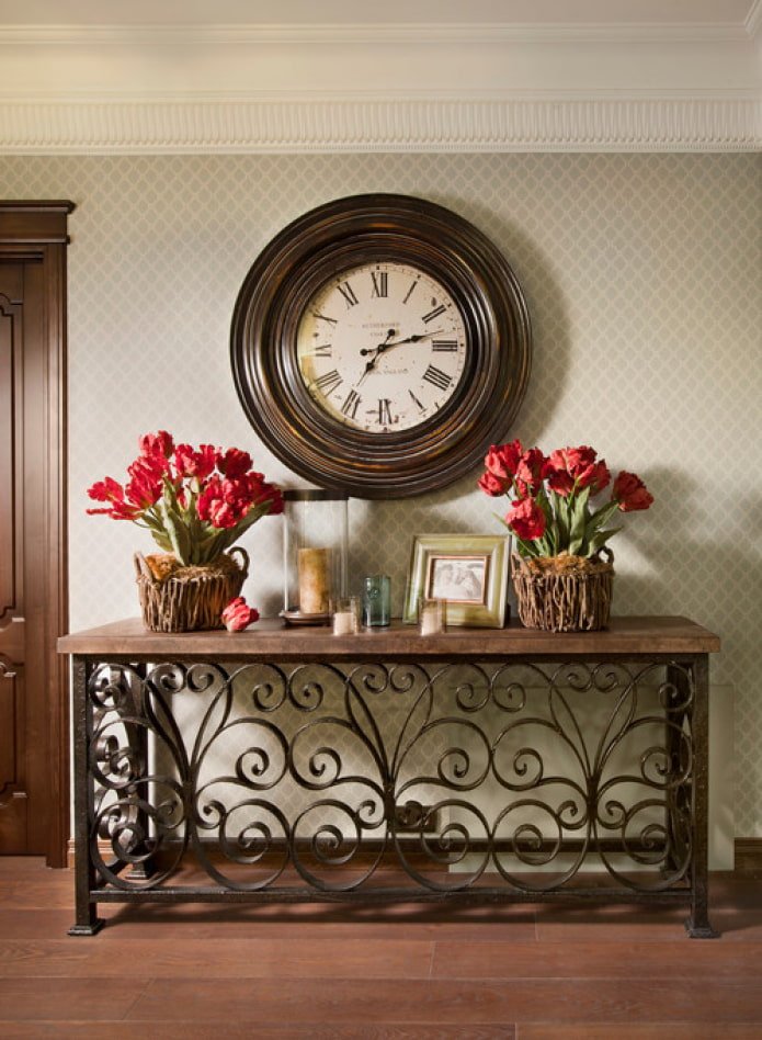 orologio antico in un interno